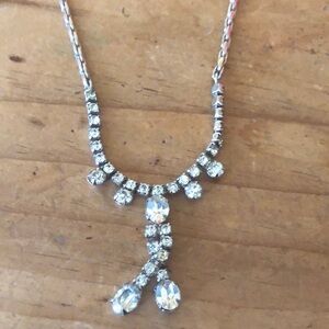 Elegant Silver Necklace with Crystal Accents